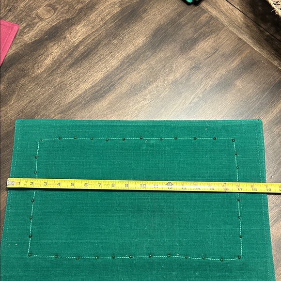 Red and Green Placemats Set - Picture 3 of 6